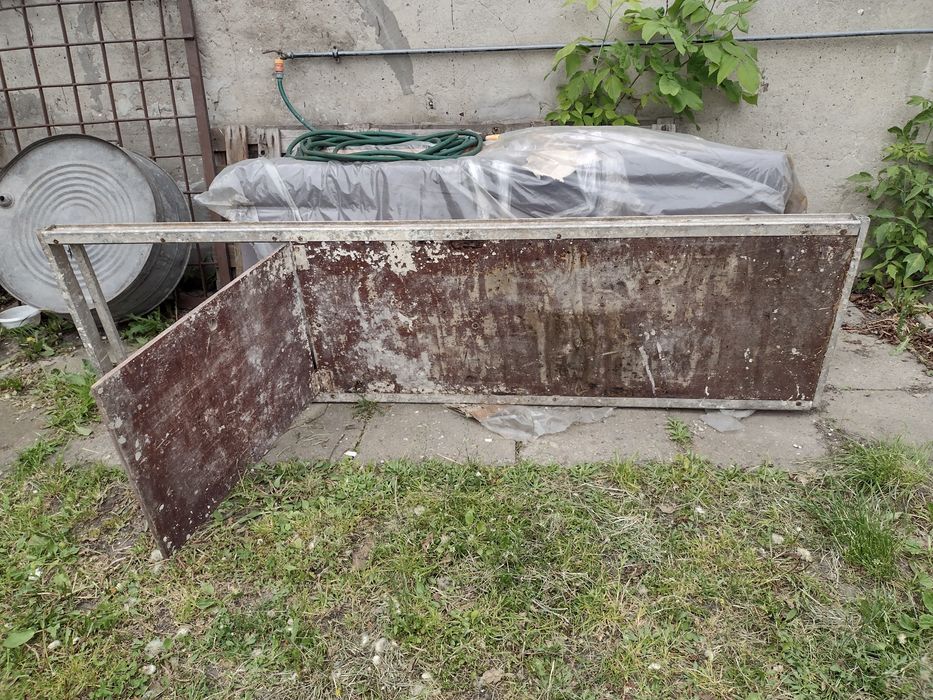 Podest z włazem alu