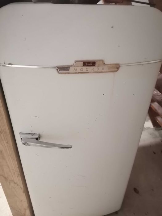 Продам холодильник (Зил Москва) в хор состоянии.
