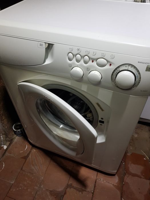 Машинка Арістон  на 5кг