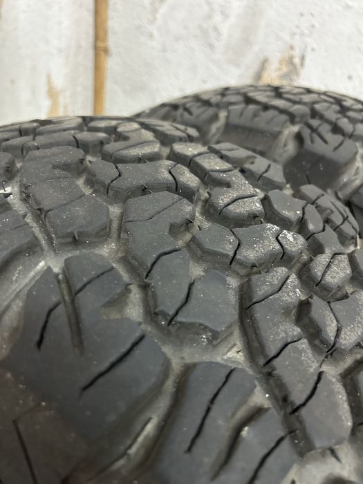 BF Goodrich All Terrain T/A KO2 265/65 R17 Em muito  bom estado