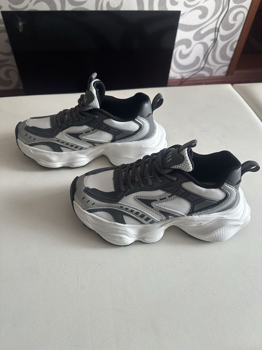 Кросовки 38р НОВЫЕ  24 см