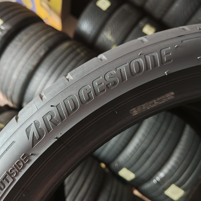 235/35/19 XL Sprzedam parę opon letnich Bridgestone