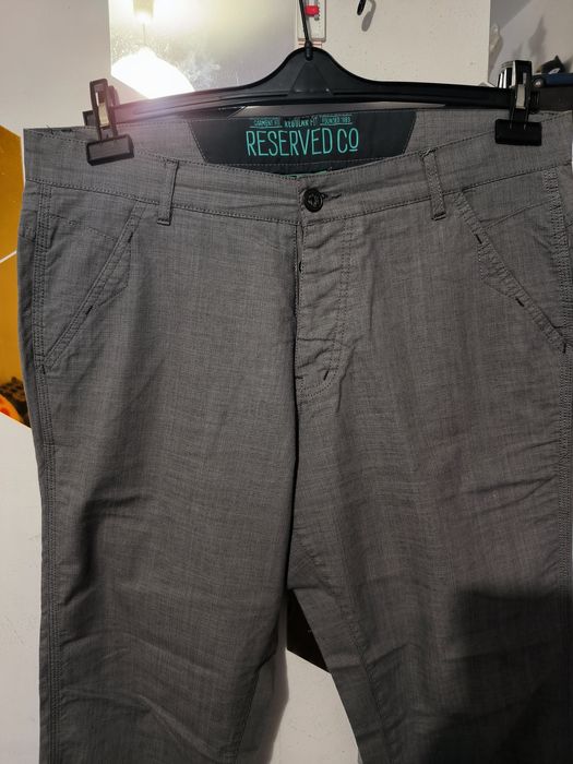 Spodnie męskie chino marki Reserved