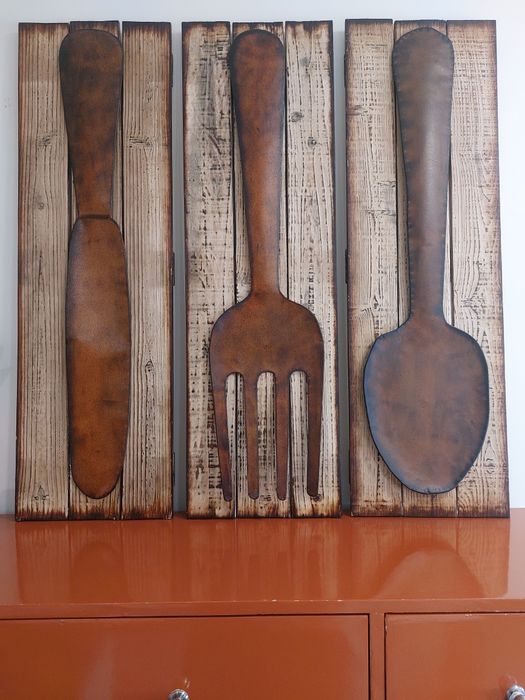 3 Quadros decorativos ( colher, garfo e faca). Medidas : 30cm x 90cm.