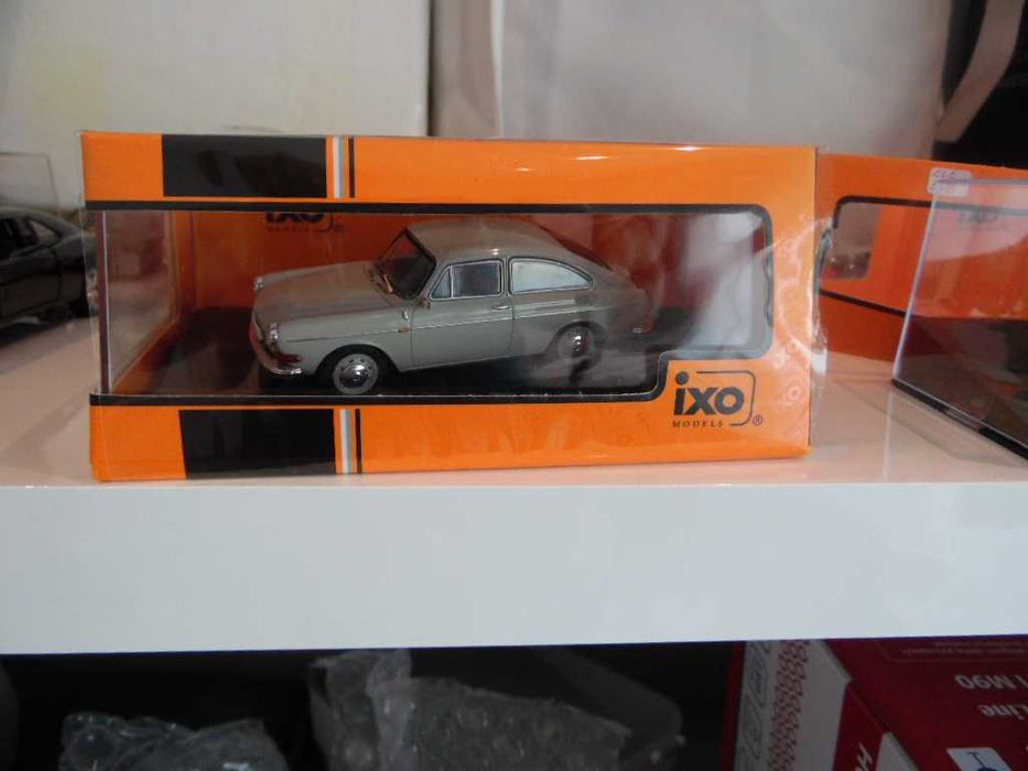 sortido miniaturas de carros a estrear