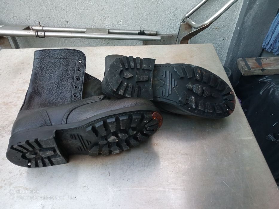 Botas da tropa nunca usadas 42