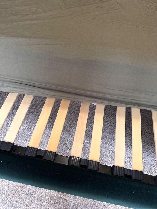 Cama estofada TUFJORD (Ikea) - veludo verde 160x200