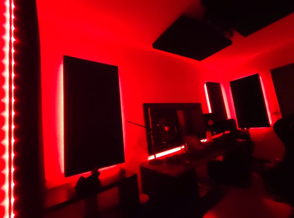 Painéis acústicos de fabrico artesanal c/ led e comando