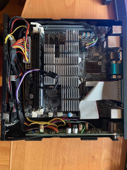 Три різні пристрої (Планшет,Міні ПК, Хром бук)