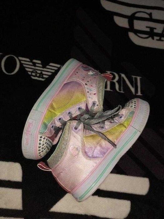 Кеди кеди кеди туфлі мокасини сліпони кросівки капці черевики