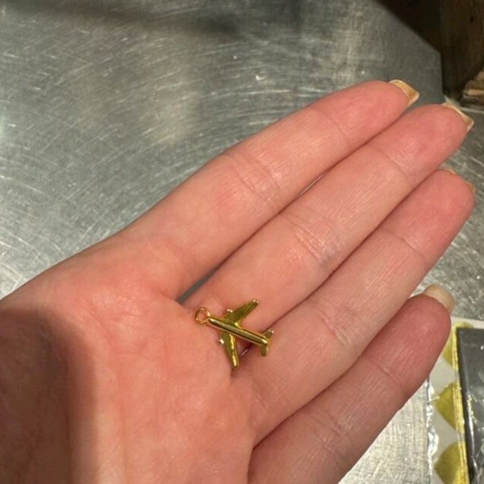 90 Pendentes formato avião dourado | Casamento, batizados, artesanato