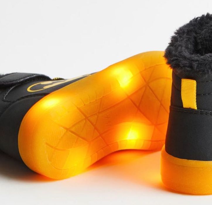 BATMAN Ocieplane buty sportowe świecące, świecąca podeszwa led 28 NOWE