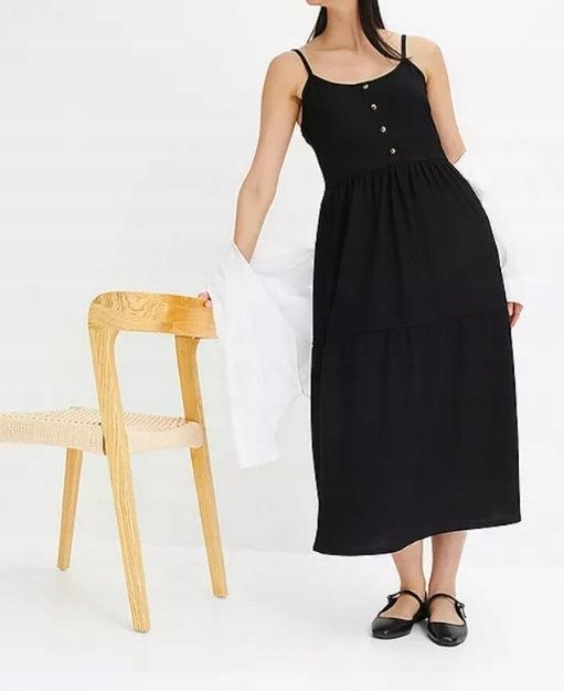 B.P.C sukienka midi czarna na ramiączka z krepy 44/46.