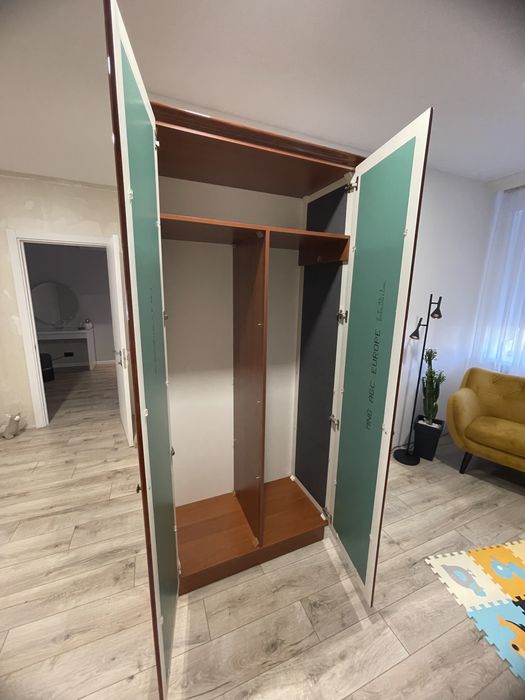 Продам дзеркальну шафу