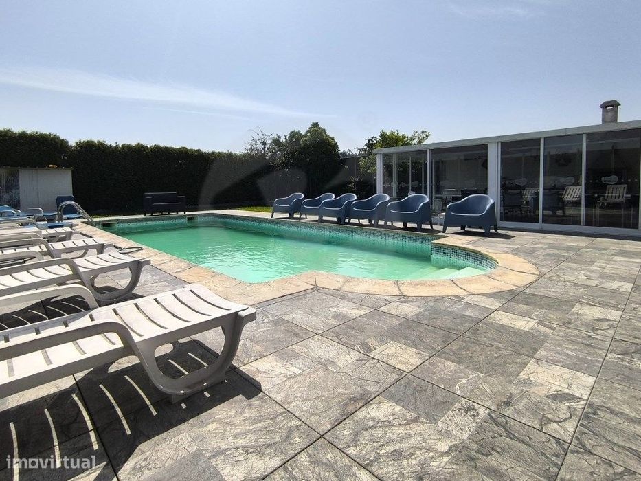 Moradia c/ Espaço Comercial e Alojamento Local em Rio Mau Vila do C...