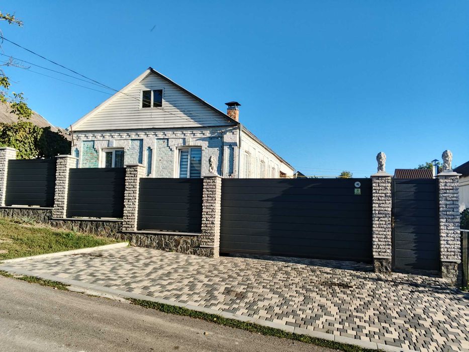 Продам будинок у м. Звенигородка. Можливі варіанти на виплату.