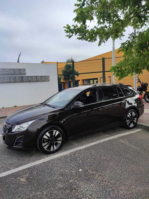 Chevrolet Cruze 2.0 Diesel, ano 2014, caixa manual e 252.000 km.