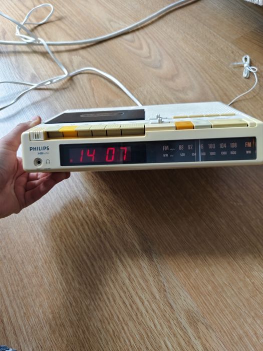 Philips D3700 радіоприймач, програвач на касети, годинник