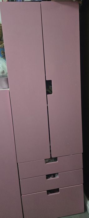 Roupeiro branco e rosa