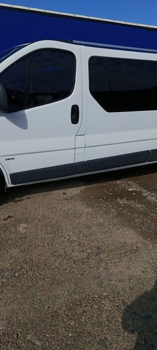Мікроавтобус Opel Vivaro