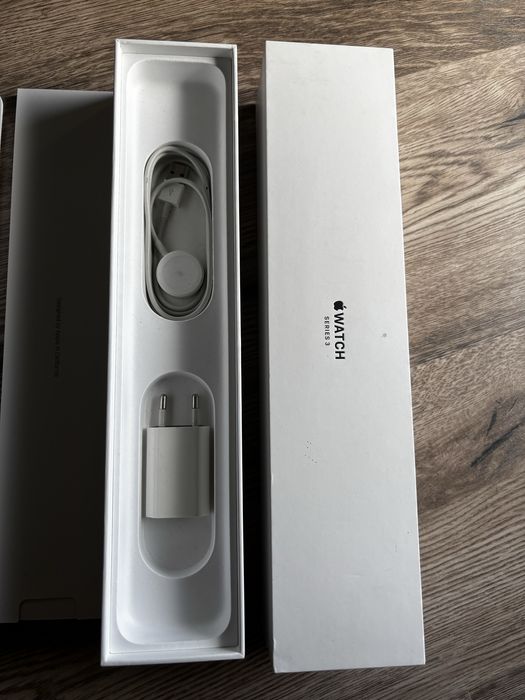 Pudełko, ładowarka, paski do Apple Watch Series 3 38mm