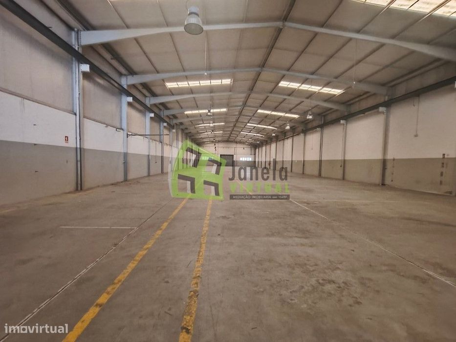 Armazém com 1.600 m² - Alenquer
