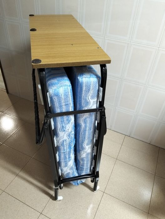 Vendo divã com colchão