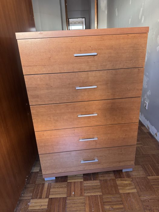 Vendo comoda 5 gavetas