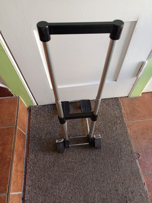 Wózek transportowy na kółkach skladany
