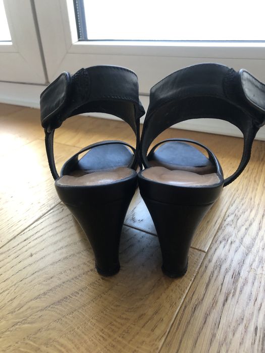 Sandały na koturnie Badura