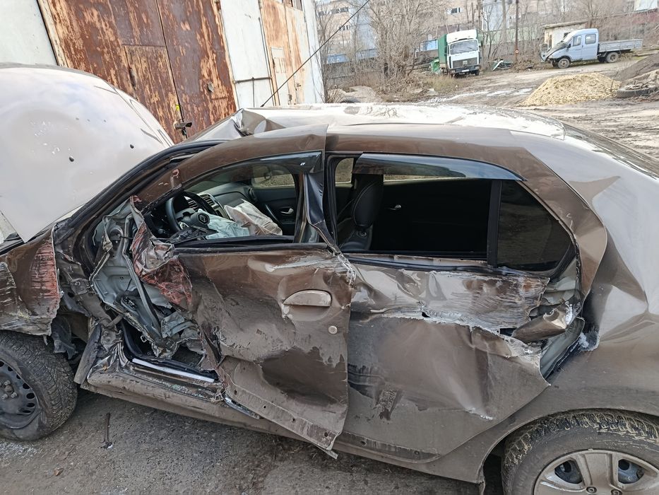 Продам Рено Логан после ДТП