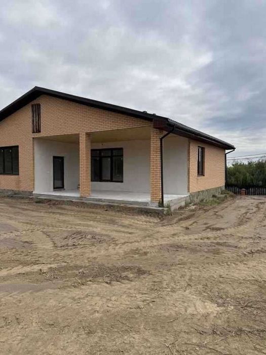 Ваш Сосновий Рай: Котедж Мрії в Гореничах