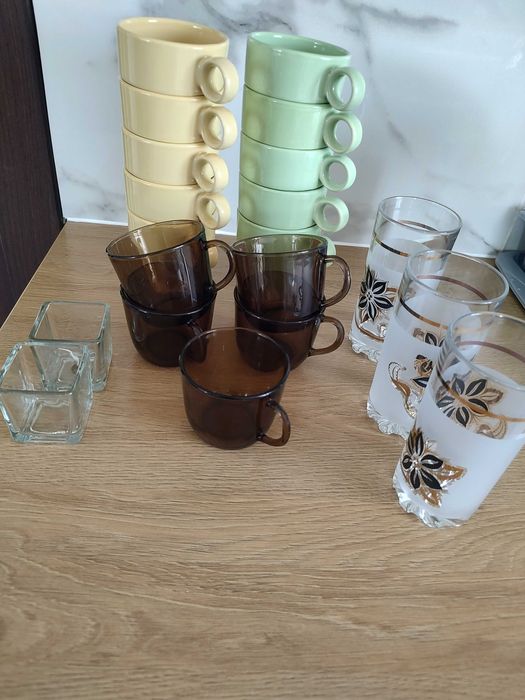 Zestaw szklanek i kubków