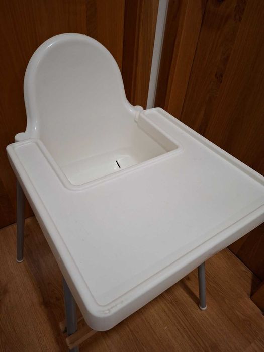 Cadeira IKEA ANTILOP com almofada redutora e apoio de pés