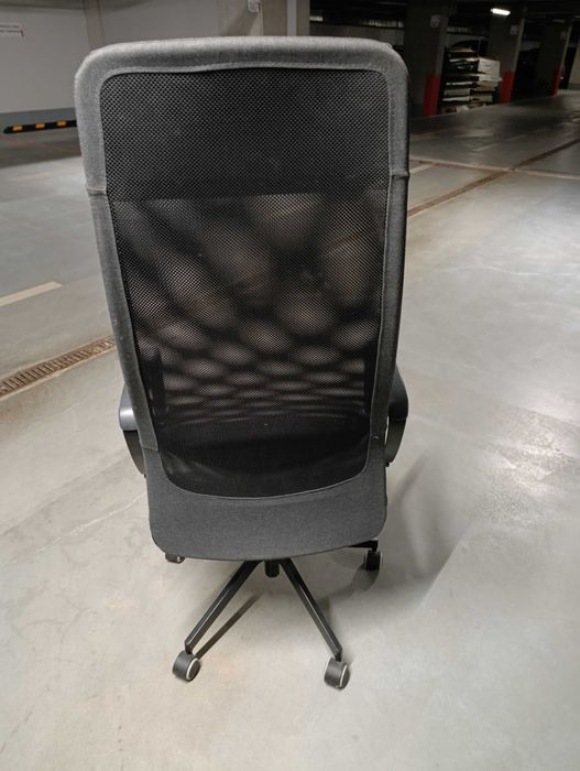 Krzesło biurowe IKEA MARKUS – ergonomiczne.