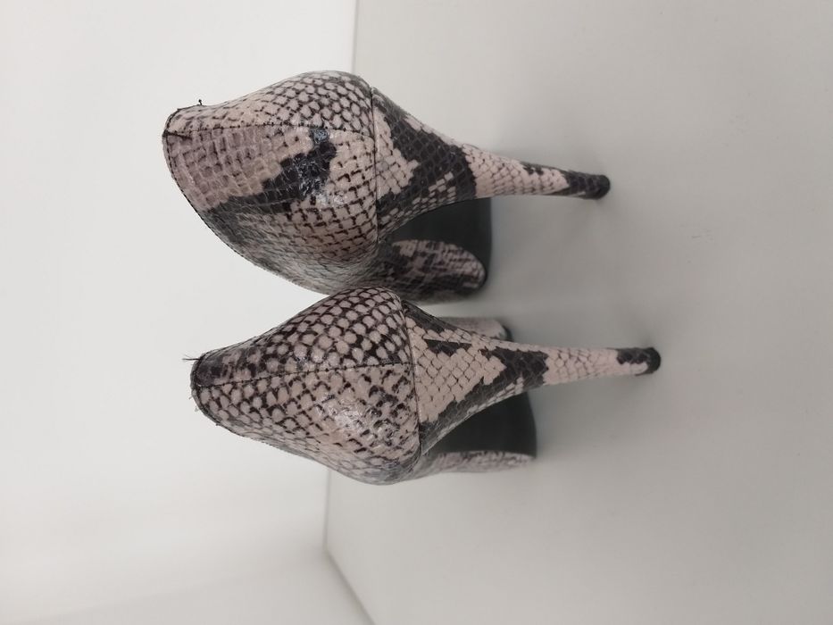 Buty czółenka skórzane Prima Moda w rozmiarze 39