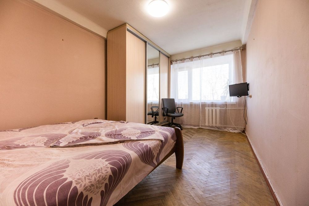 Продаётся 2 комнатная квартира Севастопольская пл.