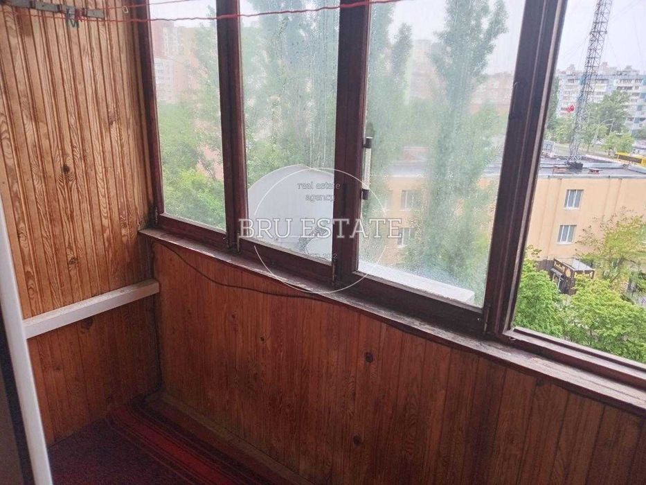 Продам 3 к п-т Червоної Калини 8  Троещина