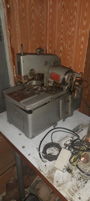 Продам оверлок и петельную