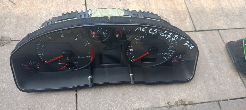 Licznik Audi A6 C5 2.7 biturbo automat ,4B0 919.881 D