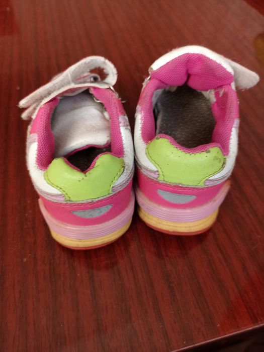 Кросівки для дівчинки 19 розмір