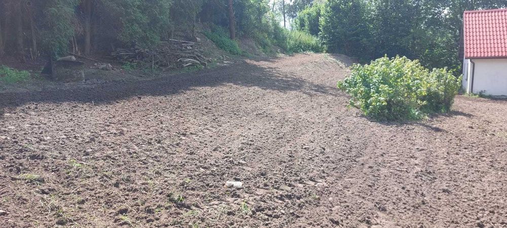 Uslugi mini koparką 2.8 t , wykopy , prace ziemne niwelacje 120zl/h z operatorem