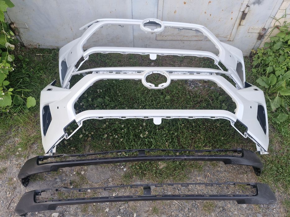 Бампер передній TOYOTA RAV4