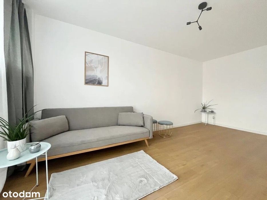 Nowoczesne, jasne mieszkanie – balkon, zieleń