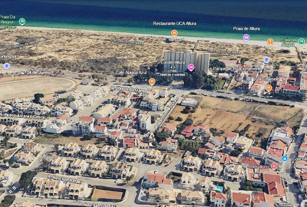 Moradia V3 em Altura a 450 metros da praia.