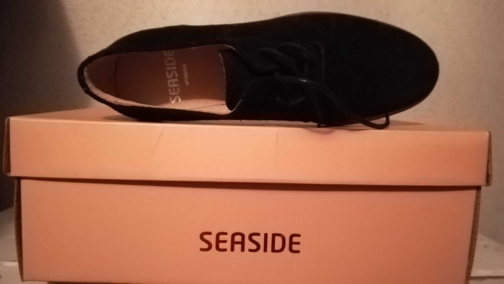 Sapatos de senhora,  pele camurça, rasos.