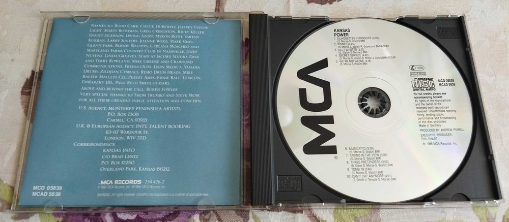 Płyty CD zespołów rockowych: Fleetwood Mac, Jetro Tull.