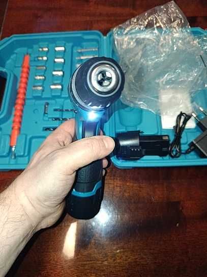 Аккумуляторный шуруповёрт дрель 12V с кейсом и набором 2 аккумулятора