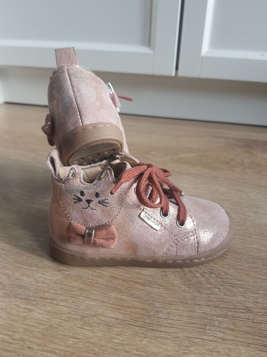 Nowe buty dla dziewczynki 22