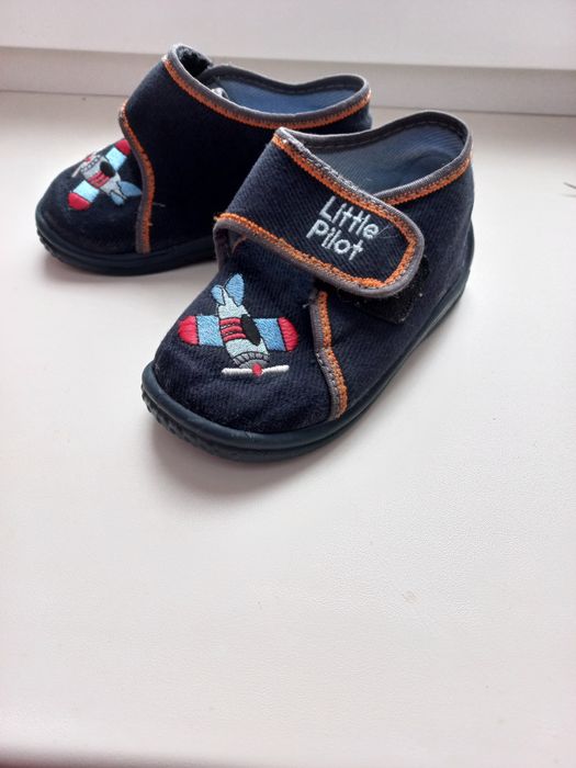 Тапочки 23 р.;cтелька 14.3см.Zetpol